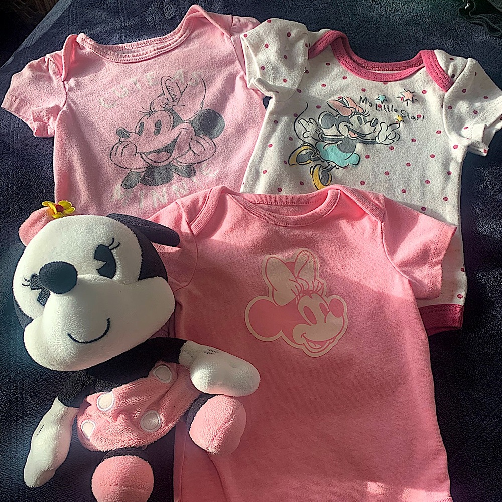 Disney- (3)Minnie mouse, onesie + mine mouse plush set